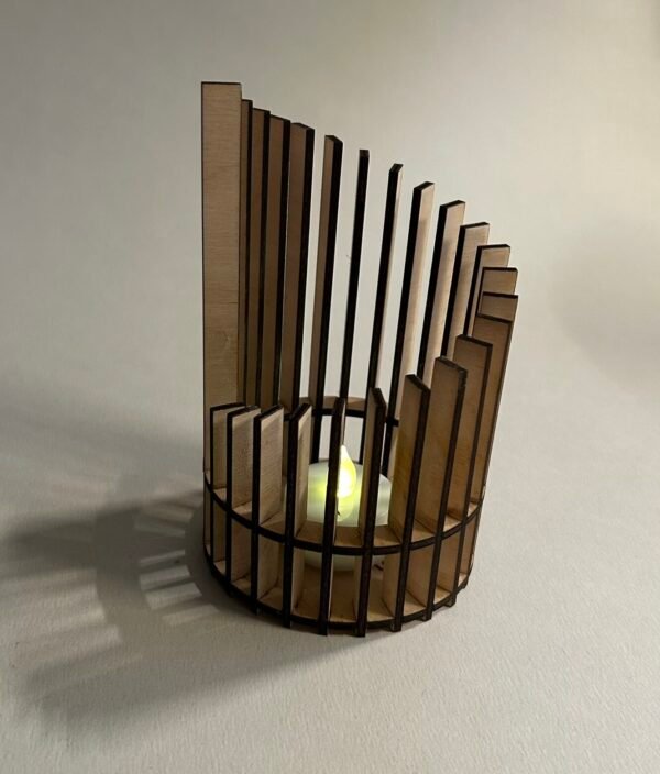 Teeküünlahoidja sirge