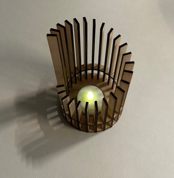 Teeküünlahoidja sirge