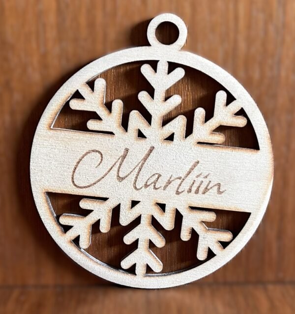 Nimeline jõuluehe lumehelbega