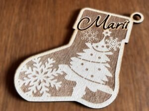 Nimeline jõulusokk kuusepuuga