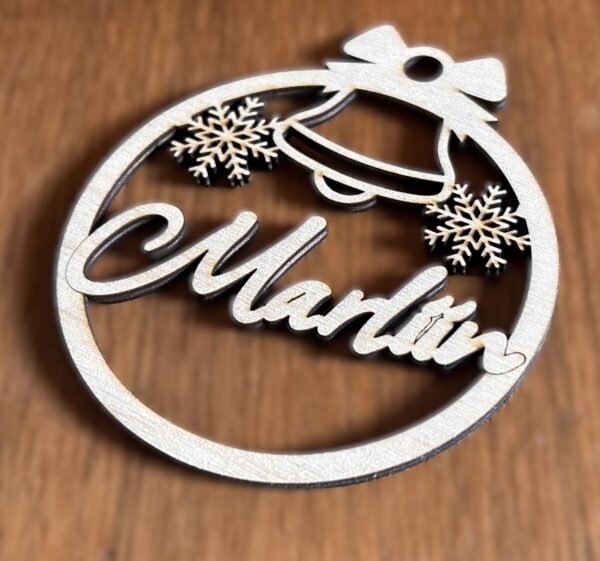 Nimeline jõuluehe kellukese ja lumehelbega