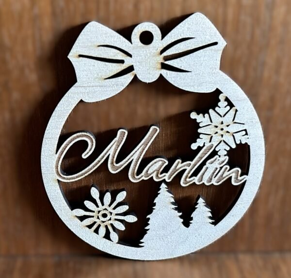 Nimeline jõuluehe lumehelbe ja kuuskedega