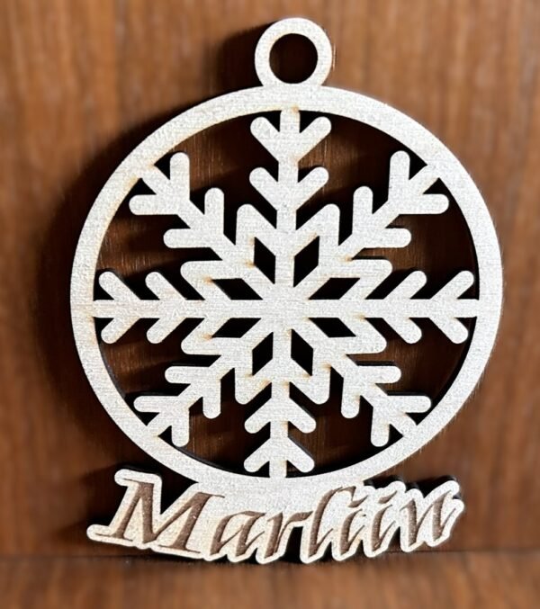 Nimeline jõuluehe lumehelbega