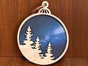 Jõuluehe kuusepuu ja taevas