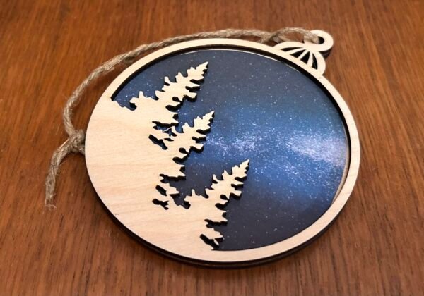 Jõuluehe kuusepuu ja taevas