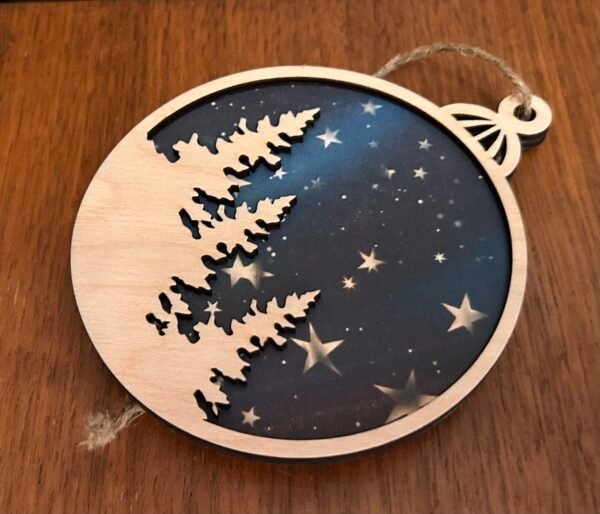 Jõuluehe kuusepuu ja taevas