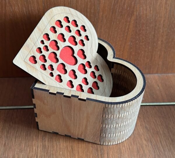 1C43F9AC-4A98-4047-AD8C-692FCE841D50_1_201_a Südamekujuline sõbrapäeva karp