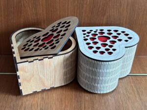 E7F5D352-E00E-4317-BE45-9A87350F65E4_1_201_a Südamekujuline sõbrapäeva karp